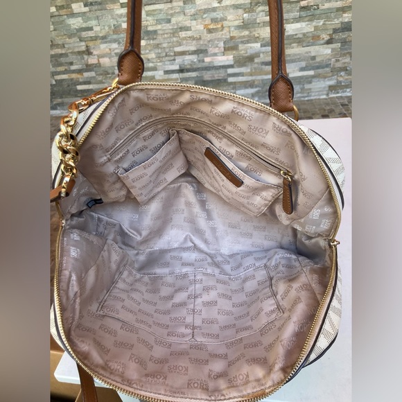 Michael kors satchel - Picture 3 of 10